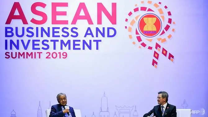 Trade talks in balance at Southeast Asian leaders summit