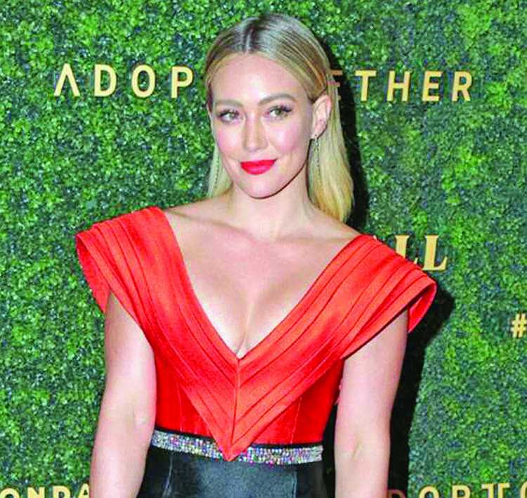 Hilary Duff declares she's not secretly married