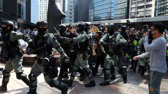 Australia urges restraint from Hong Kong police