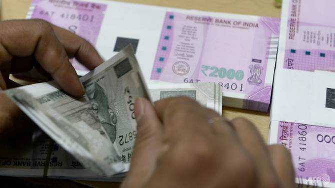Love of cash hinders India's move to digital economy
