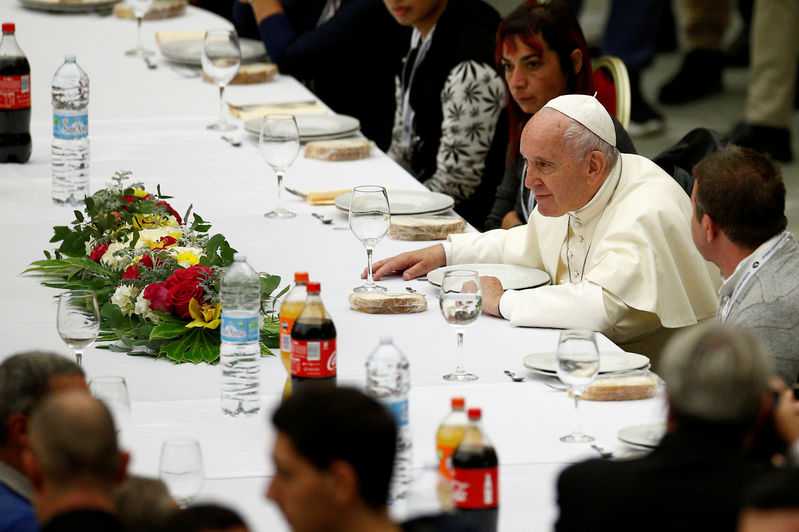 Pope hosts meal for 1,500 poor, homeless