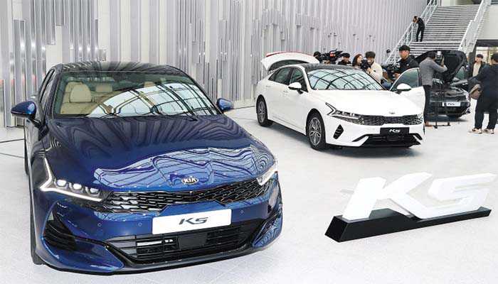 Kia Unveils New K5 Sedan Ahead of Release Next Month