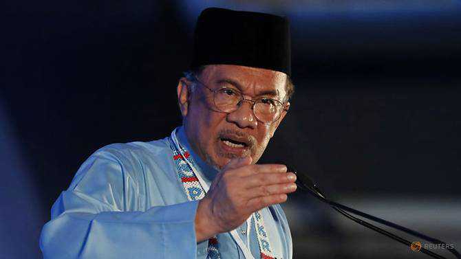 Malaysia's ruling party makes fresh push for Anwar to take over as PM