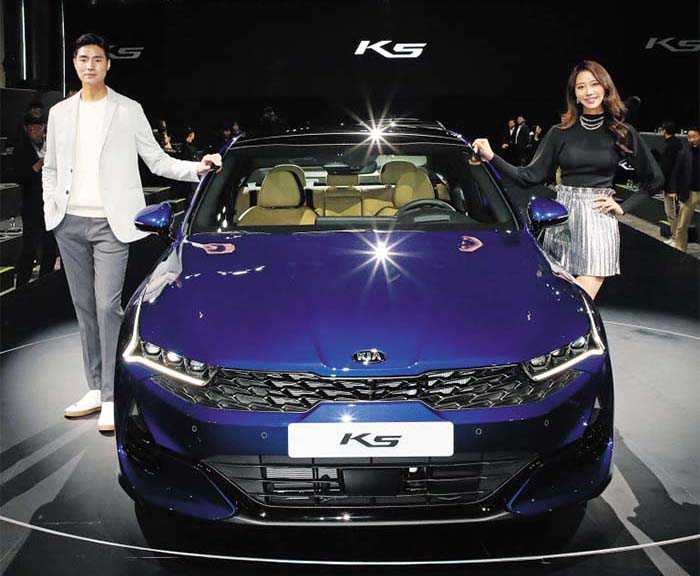 Kia's Revamped K5 Sedan Hits Showrooms