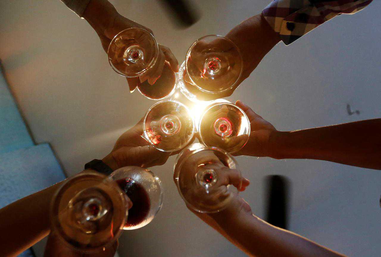 Binge drinking and heavy alcohol consumption may damage the heart
