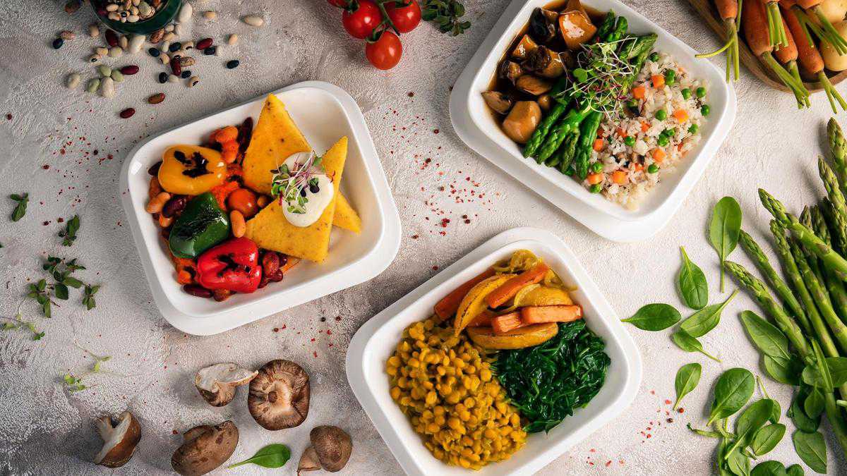 Emirates to offer vegan dishes on flights throughout Veganuary