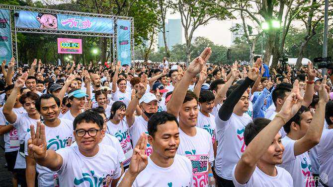 Thousands join Thai anti-government run as political climate simmers