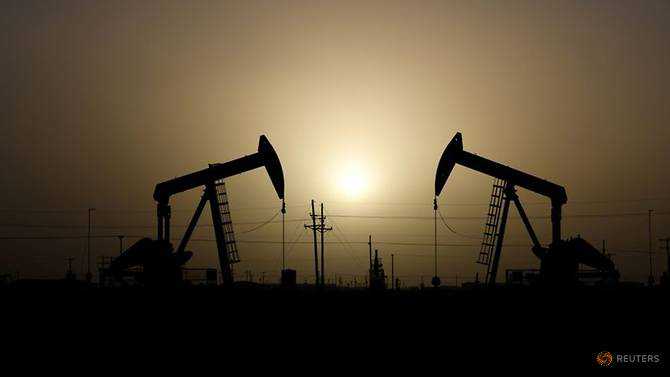 Oil prices skid 2%, extending slide as China virus spreads