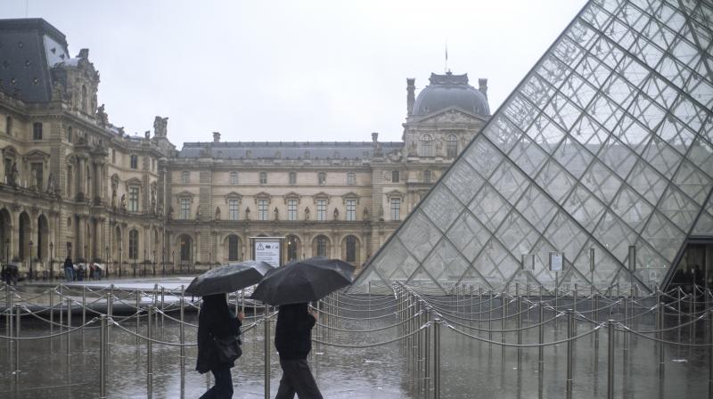France close the Louvre to support the spread of virus