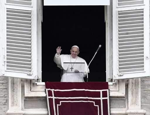Pope moves livestream to attack viral epidemic
