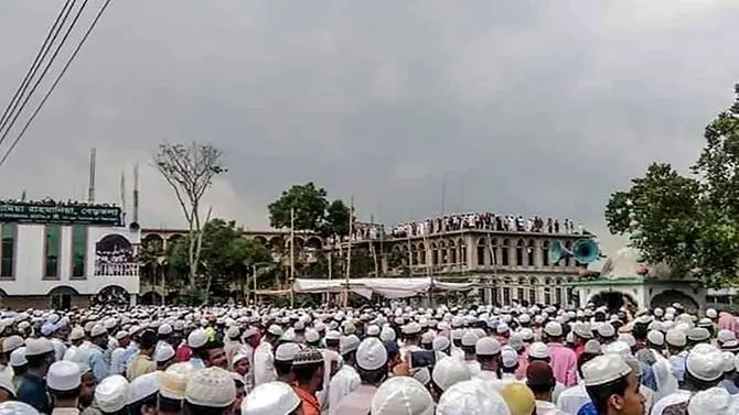 Thousands defy Bangladesh lockdown for imam's funeral