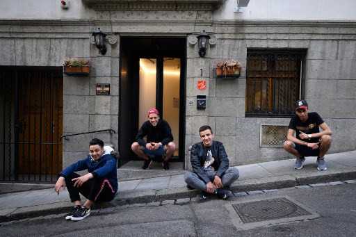 Homeless taste 'luxury' at Geneva hotel during pandemic