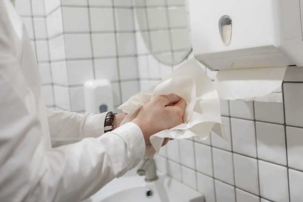 Paper towels better in removing viruses than jet dryers