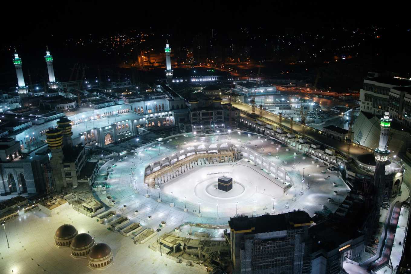 Islam's holiest sites emptied by coronavirus crisis as Ramadan begins
