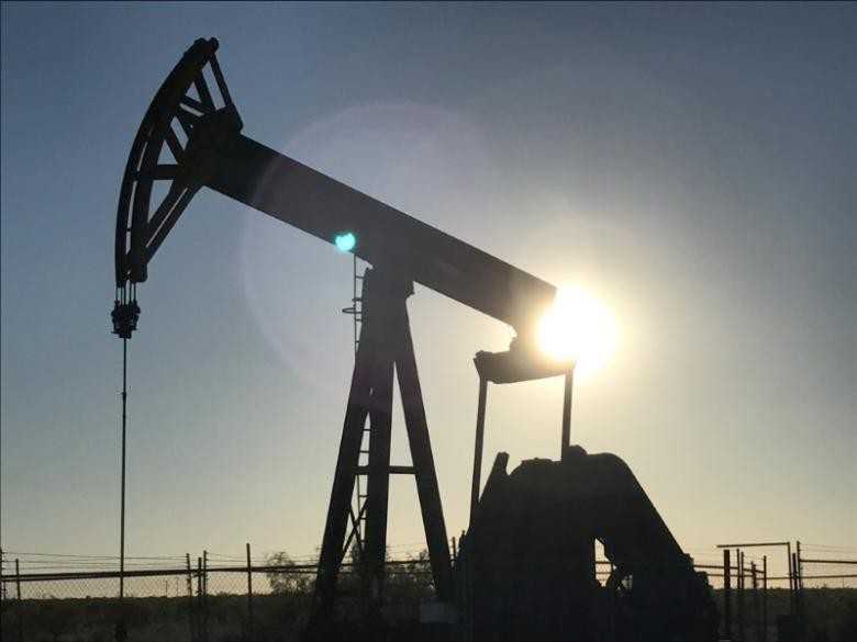 Oil falls as crude in US storage nears all-time high
