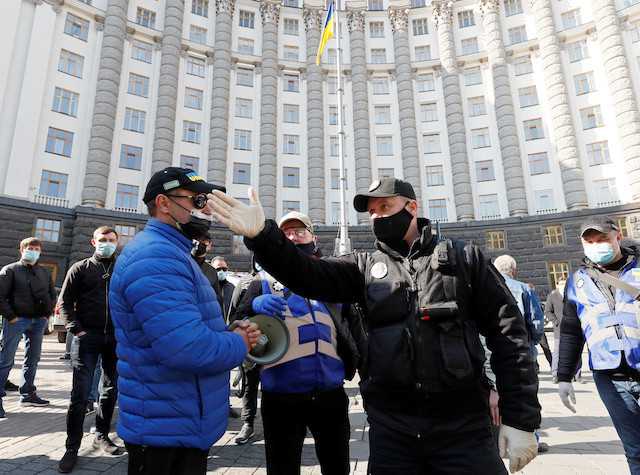 Ukraine reaches 10,000 coronavirus cases as public chafes against lockdown