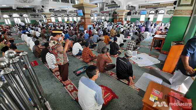 Jakarta mosques spring back again to life, businesses making preparations as COVID-19 curbs ease