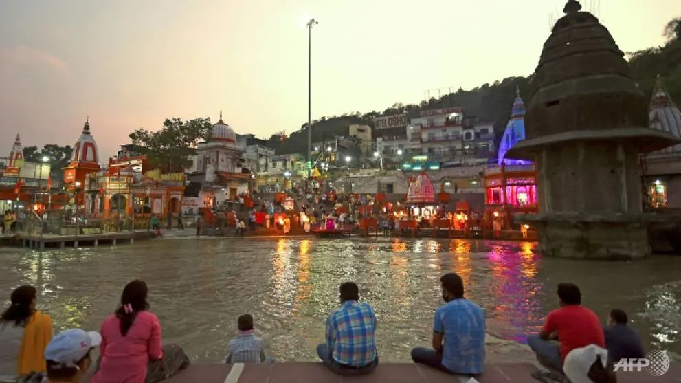 COVID-19: Pilgrims trickle back to the Ganges as India lockdown eases