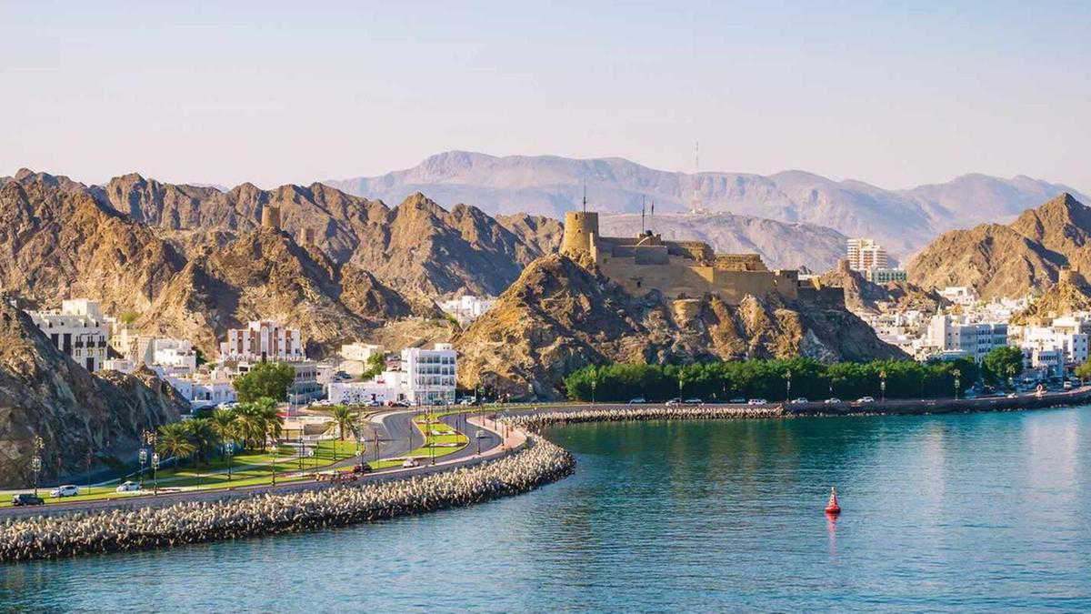 Oman to reopen to international flights in October