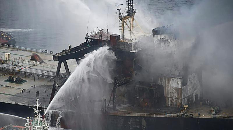 Kilometre-long oil slick left by burning oil tanker off Sri Lanka