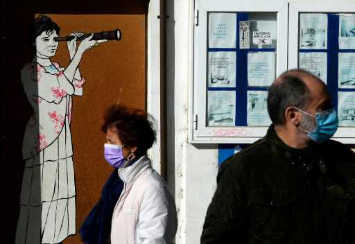 Spain under pressure to impose virus lockdown