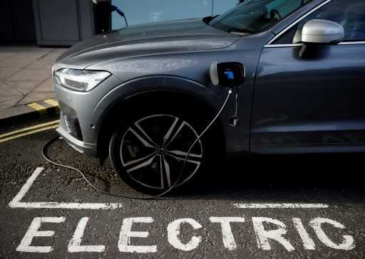 Switch to electric cars could end oil era