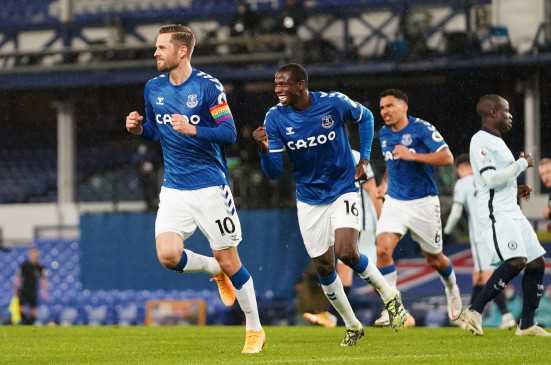 Everton end Chelsea's lengthy unbeaten run
