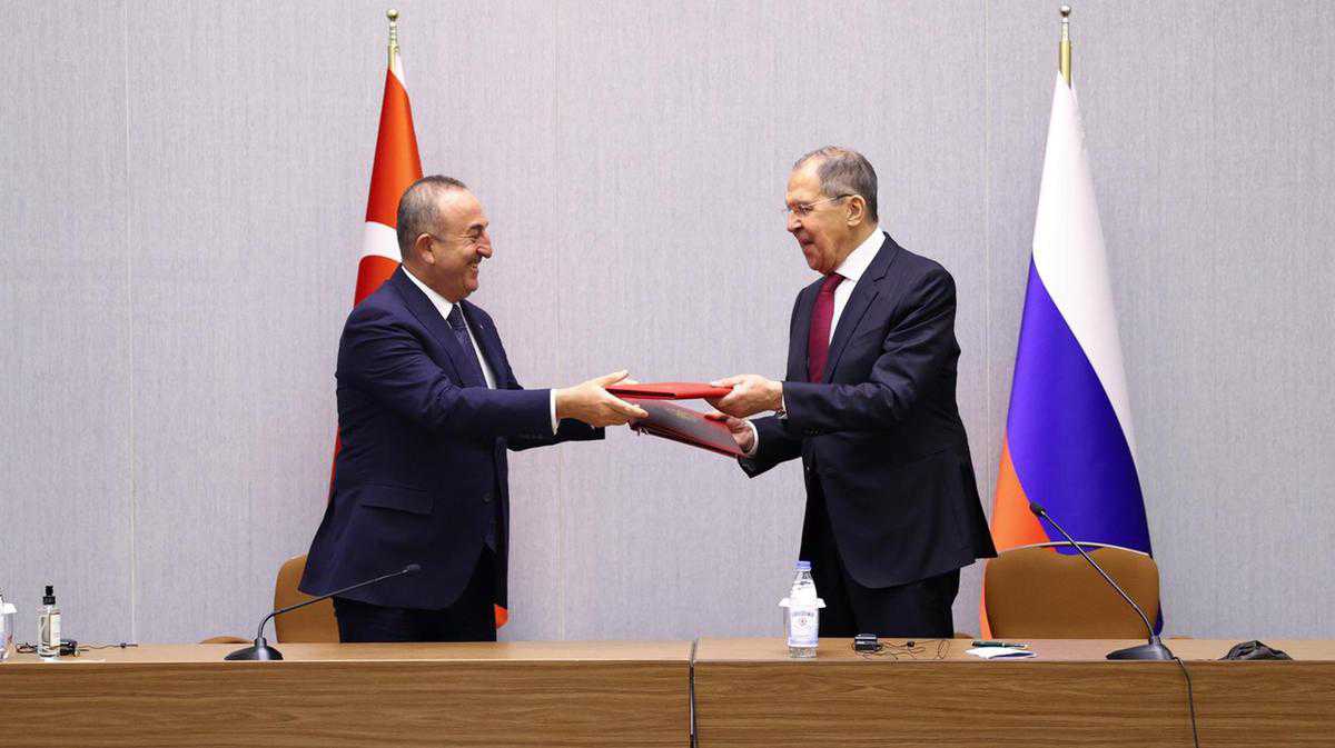 Russia and Turkey to build up military ties despite US sanctions