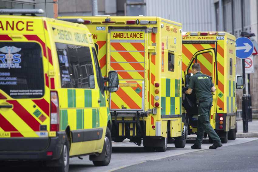 UK hospitals struggle; tougher guidelines eyed to struggle virus variant