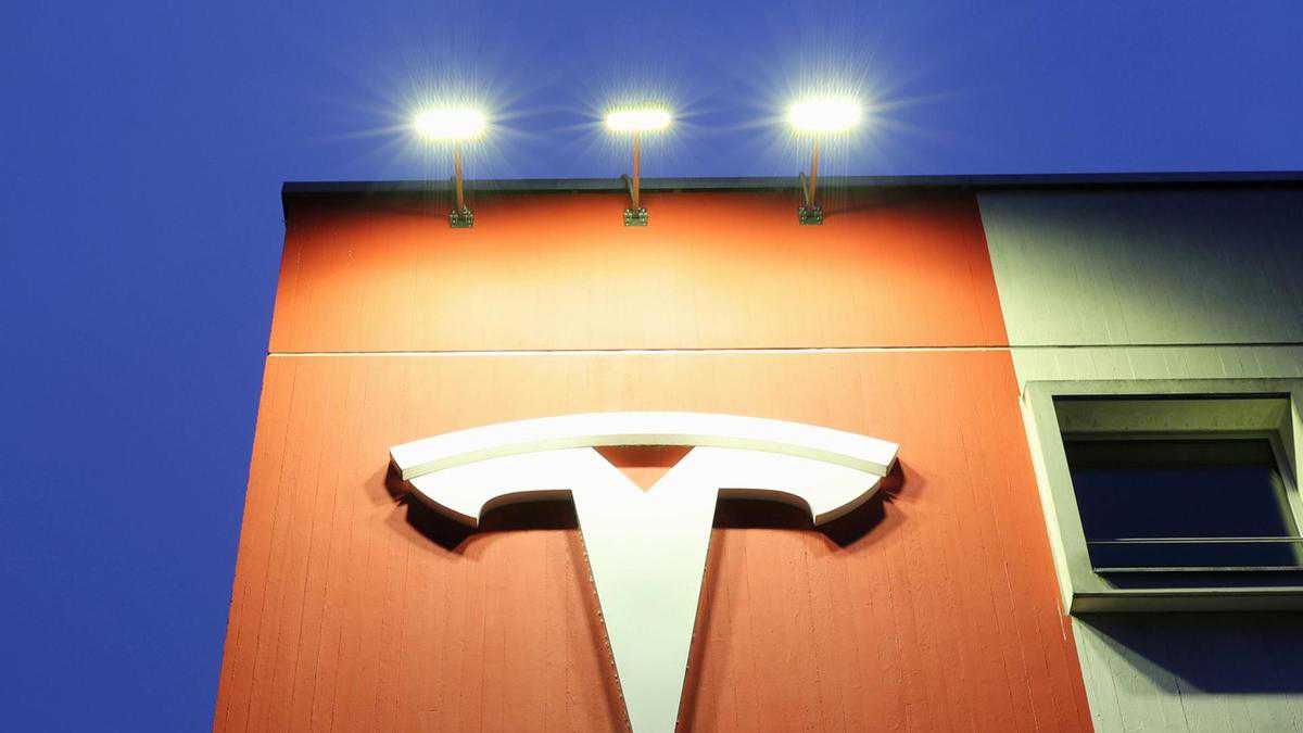Tesla delivers record amount of EVs in Q4 but falls just brief of full-year target