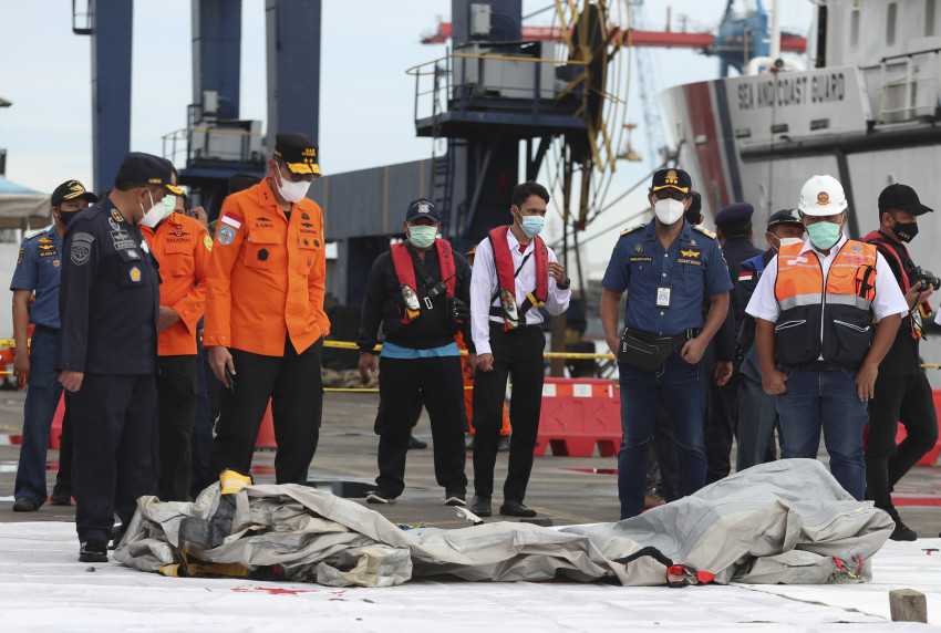 Body parts, particles found after Indonesia plane crash