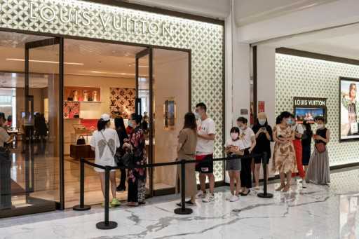 China consumer rates fall in January on drop in services costs
