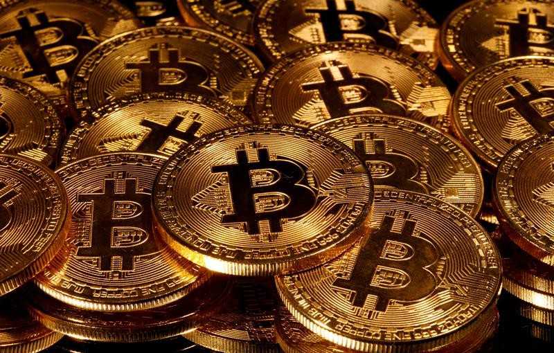 Rush to bitcoin? Not so fast, say keepers of corporate coffers