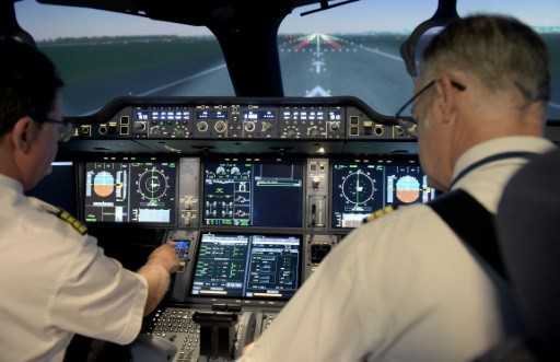 Airtime: Flight simulators keep pilots sharp during pandemic