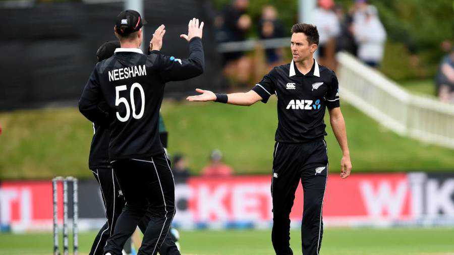 Trent Boult takes several to set up crushing New Zealand victory