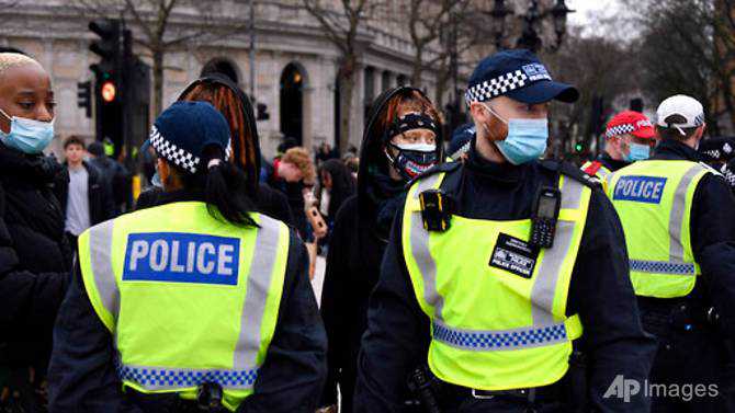 Scuffles and arrests due to anti-lockdown protesters march through London
