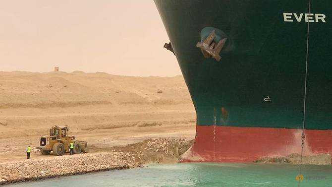 Low tide slows work to very clear Suez ship blockage; site visitors jam builds