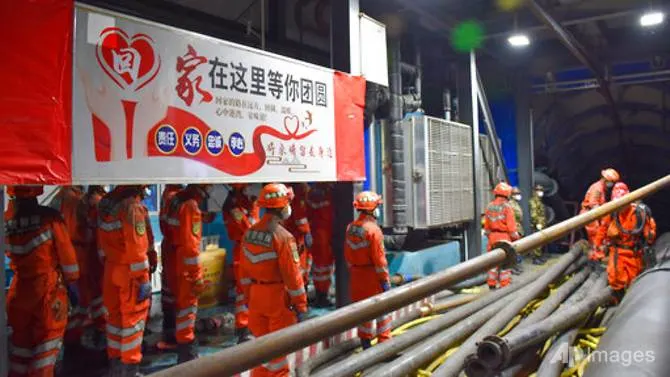 Rescuers work to no cost 21 trapped in flooded China mine