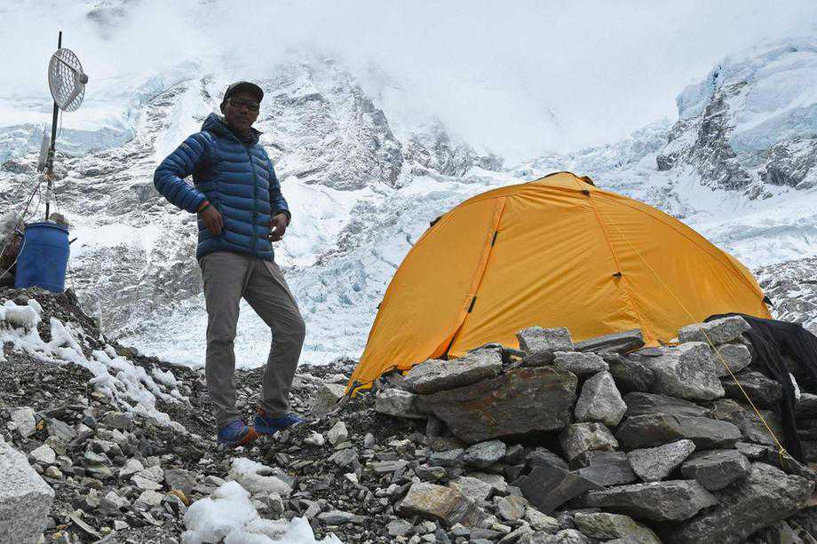 Nepalese Sherpa Kami Rita scales Mount Everest for record 25th time