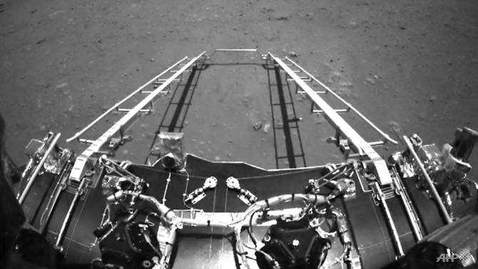 Chinese Mars rover beams back again first photos