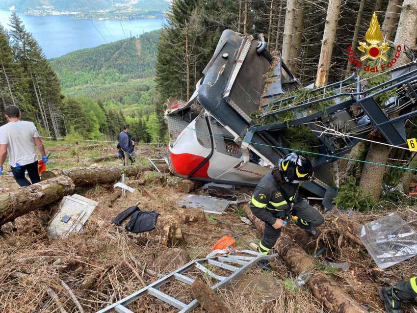 Italian cable car plunges to the ground, killing at least 14