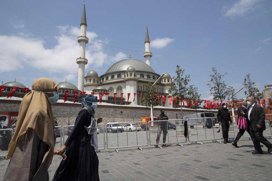Erdogan inaugurates mosque found in Istanbul's Taksim Square