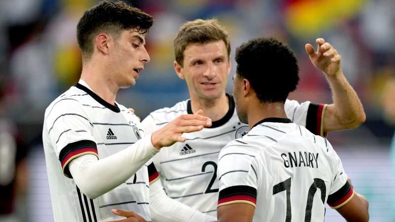 Mueller on the tag as Germany thrash Latvia