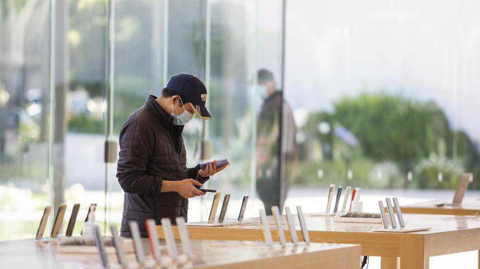 iPhones revenue to exceed $200bn by 2022, report says