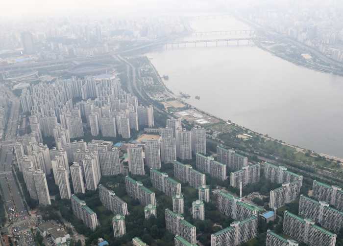 Seoul Apartments Cost over 10 Times Average Income