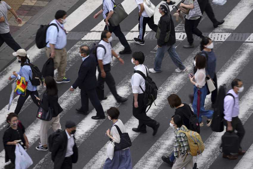 Japanese gov't backs 4-day workweek, but specialists split
