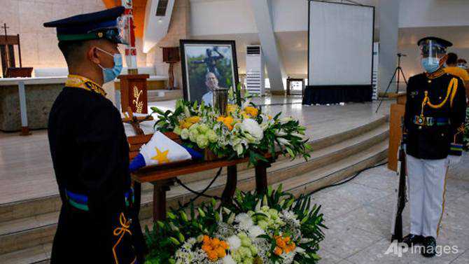 Filipinos bid farewell to former president Benigno Aquino
