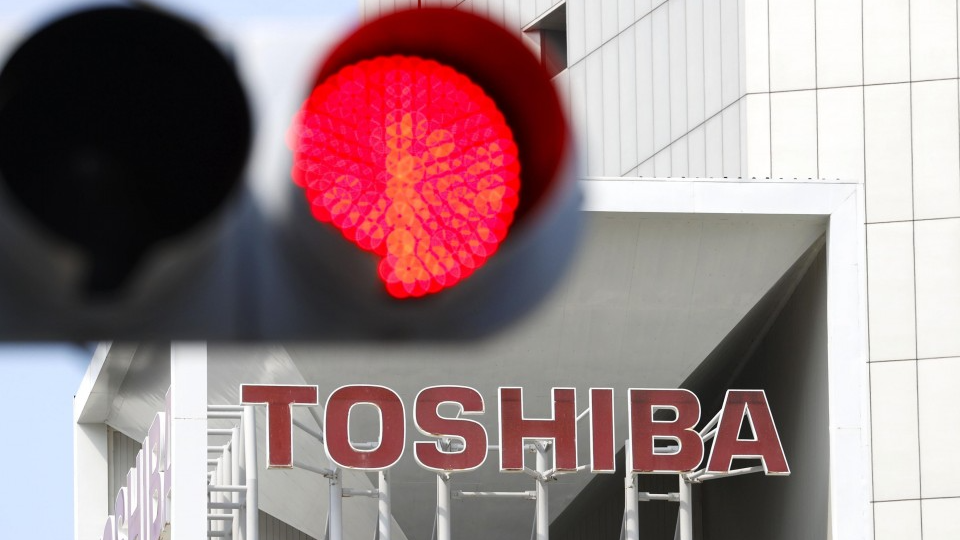 Toshiba management woes seen deepening after strong shareholder rebuke