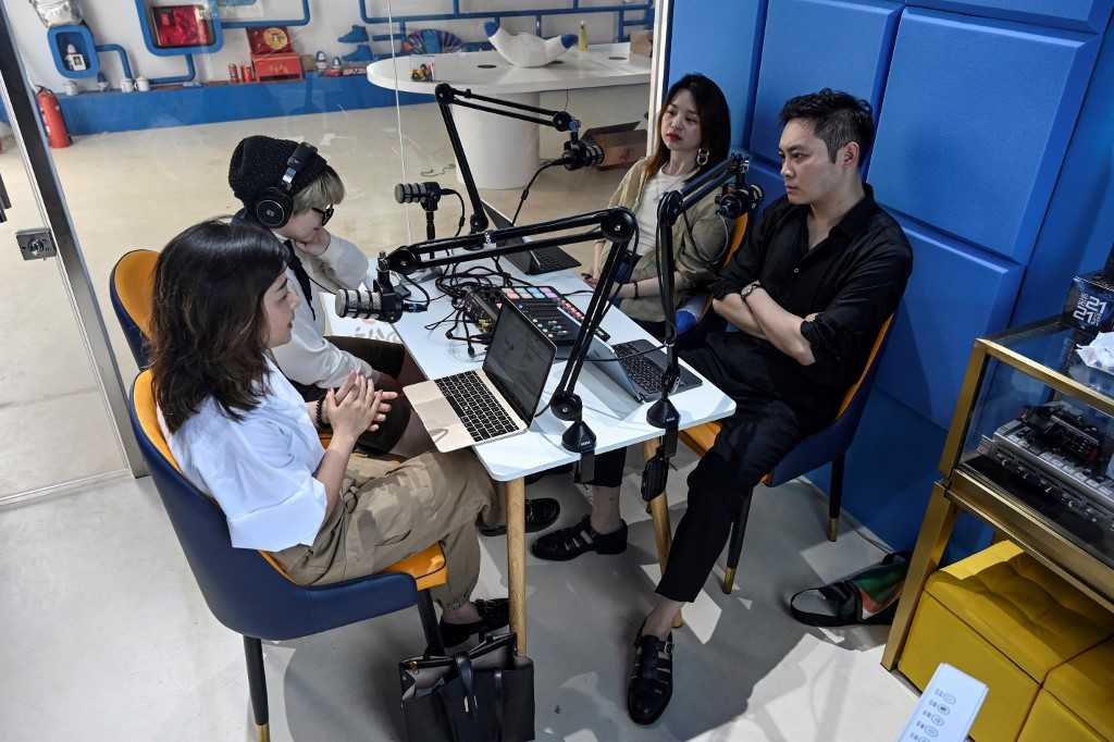 Podcasts burst onto China youth scene