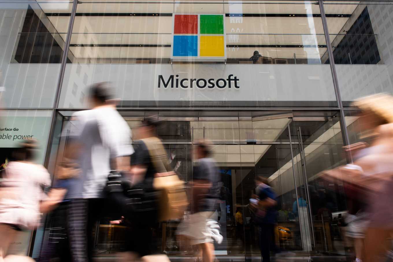 Microsoft requires vaccinations for workers, as office returns slow